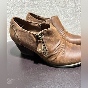 Baretraps Woman’s Heeled Dark Brown Remy Booties Boots Size 6 M